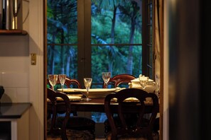Dining - Grande Eden Estate Main House - Private Peaceful - Saltwater Pool Infrared Sauna (Bilambil)