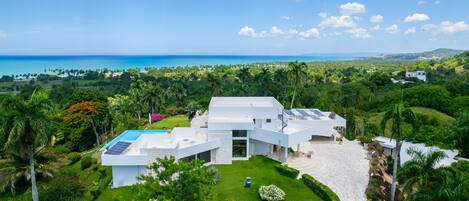 المنشأة من الخارج