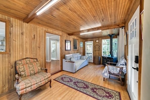 TV, DVD player, books - Pet-Friendly Springville Cabin Near Kentucky Lake! (Springville)