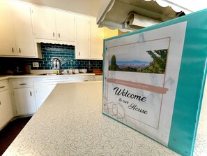 Fridge, microwave, oven, stovetop - Sweet Retro Abode in Phoenix- Entire House w/ Pool (Phoenix)