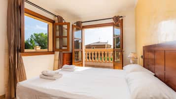 8 bedrooms, iron/ironing board, WiFi, bed sheets