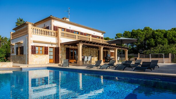 A two-story house with a swimming pool, outdoor seating, and a pergola. - Villa Can Tosam Meiga with Wi-Fi, Pool, Terraces & Balcony (Cales de Mallorca)