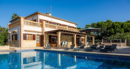 Villa Can Tosam Meiga with Wi-Fi, Pool, Terraces & Balcony