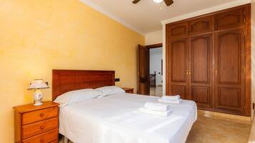 8 dormitorios, tabla de planchar con plancha, wifi y ropa de cama