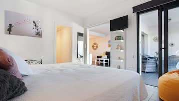 1 slaapkamer, een strijkplank/strijkijzer, gratis wifi, beddengoed