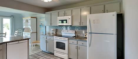 House, Multiple Beds, Jetted Tub, Ocean View | Private kitchen | Fridge, microwave, oven, stovetop