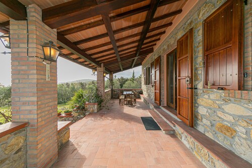 Ferienhaus „Casa Flora“ mit privatem Pool, Terrasse und WLAN