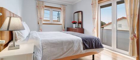 4 Schlafzimmer, Bügeleisen/Bügelbrett, kostenloses WLAN, Bettwäsche