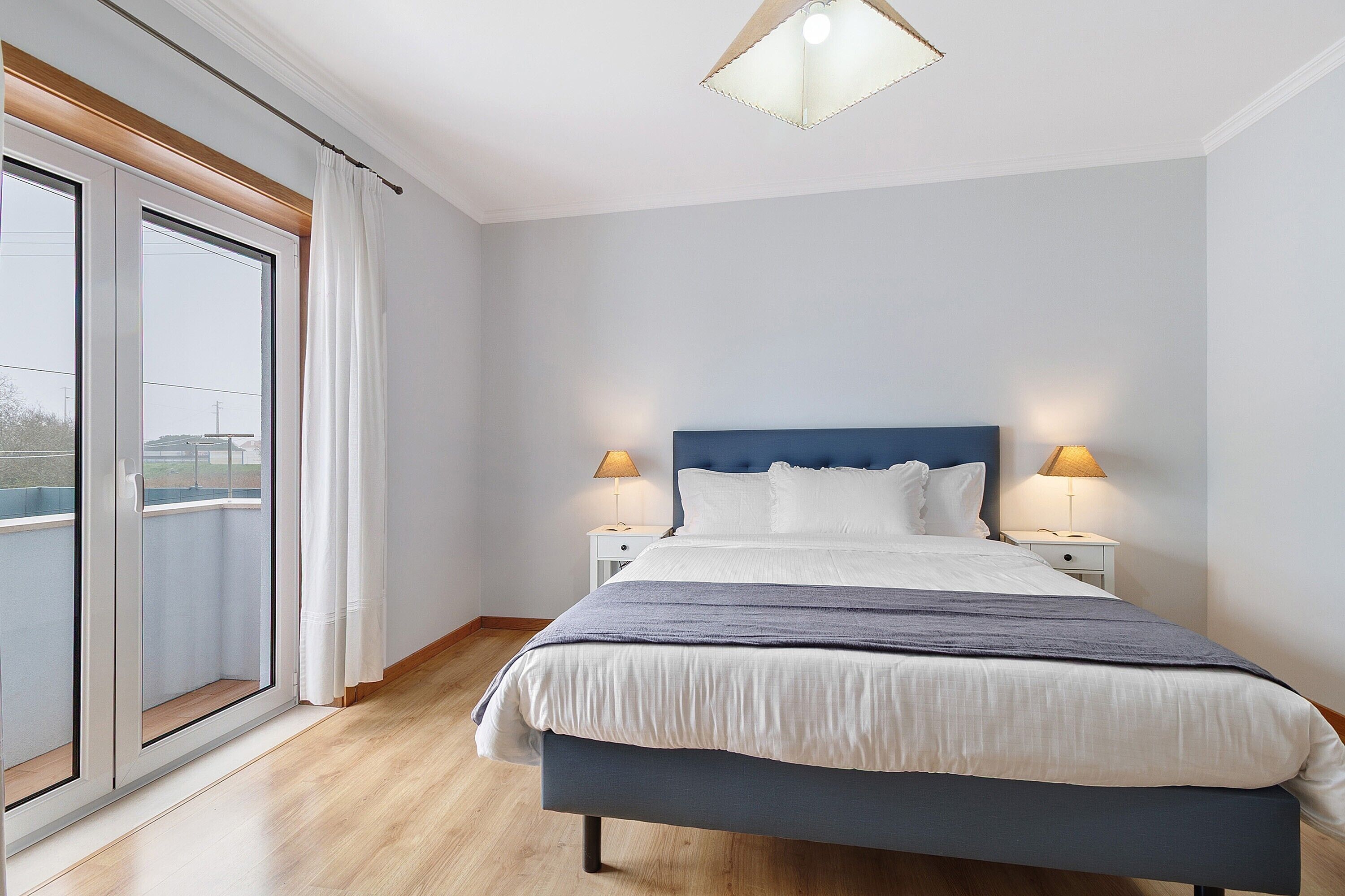 4 bedrooms, iron/ironing board, free WiFi, bed sheets