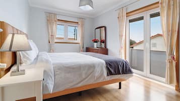 4 dormitoris, planxa i posts de planxar, wifi gratuïta i roba de llit