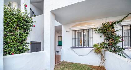 Ferienwohnung "Casa Amparo Sancti Petri" mit Gemeinschaftspool, privater Terrasse und WLAN