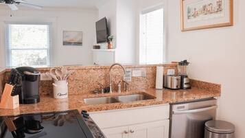 Kondominium, 1 Tempat Tidur King dengan tempat tidur Sofa, balkon | Dapur pribadi | Lemari es, microwave, oven, dan kompor