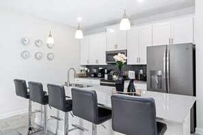 Fridge, microwave, oven, stovetop - Really close to Disney! Sleeps 10 (Kissimmee)