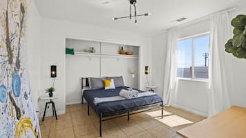 3 habitaciones, tabla de planchar con plancha, wifi y ropa de cama