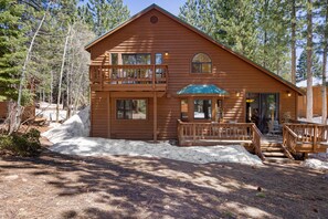 Exterior - Babbling Brook at Tahoe Donner - Luxury Lease, Wood Fireplace, Gym and Pool Access (Truckee)