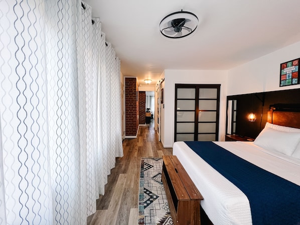 1 habitación, escritorio, tabla de planchar con plancha y wifi