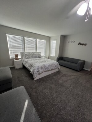 5 habitaciones, tabla de planchar con plancha, wifi y ropa de cama