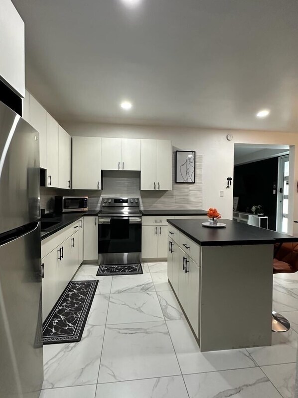 Microwave, oven, stovetop - Newly Modern Cozy Home! (Aguadilla)