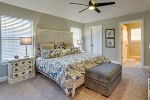 4 bedrooms, iron/ironing board, Internet, bed sheets - Family-Friendly PCB Vacation Rental, Walk to Beach (Panama City Beach)