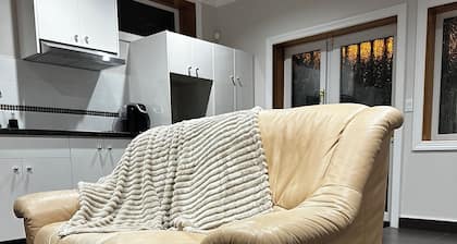 Luxury Vancouver Suite: Near YVR & Downtown