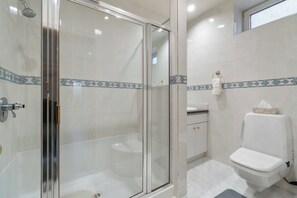 Shower, eco-friendly toiletries, towels, soap