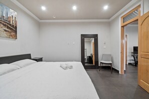 1 bedroom, desk, free WiFi, bed sheets