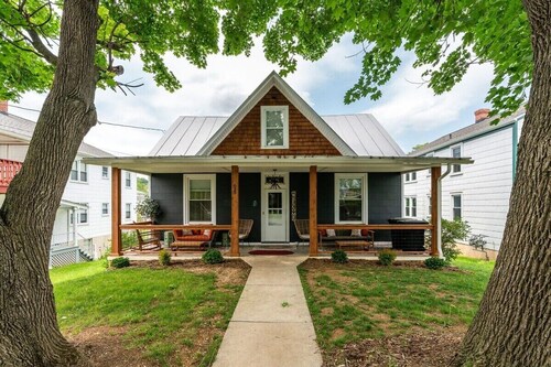 Gypsy Haven: Walk Downtown + Sunroom
