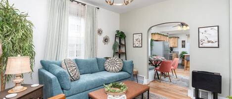 Televisión y monitor de computadora