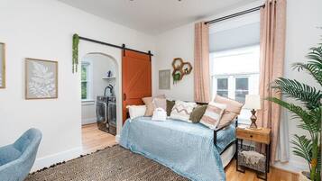 2 bedrooms, desk, iron/ironing board, WiFi (free)
