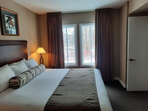 Superior Condo | 1 bedroom, premium bedding, down comforters, individually decorated - Margarita Vacation Getaway (Oro-Medonte)