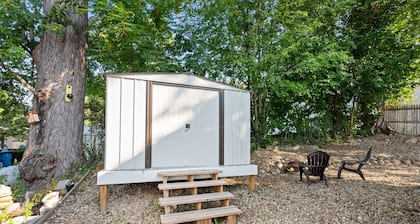 NEW! THE LAKESIDE COTTAGE - CLOSE TO EVERYTHING!