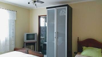 6 bedrooms, WiFi
