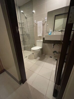 Dusche, Handtücher, Seife, Toilettenpapier
