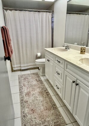 Douche, articles de toilette écologiques, sÚche-cheveux