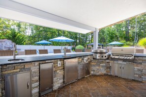 Terrace/patio - Stunning Cape Cod Waterfront Compound (Harwich)