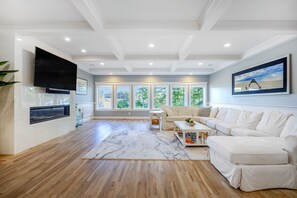 Smart TV, fireplace, stereo - Stunning Cape Cod Waterfront Compound (Harwich)