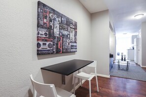 Interior - The Palm Flats 06! Zoo! Museums! Medical Center! ⭐️⭐️⭐️⭐️⭐️ (Houston)