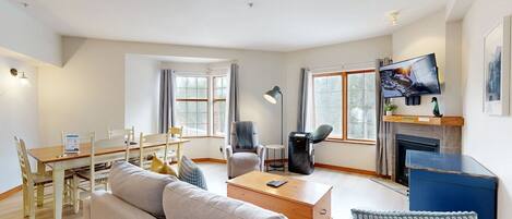 Tv, eldstad och dvd-spelare