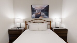 Planxa i posts de planxar, wifi i roba de llit 