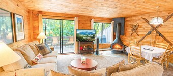 Pet-Friendly, Pool Access, Walk to Lake