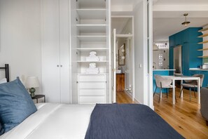 1 slaapkamer, een strijkplank/strijkijzer, wifi, beddengoed