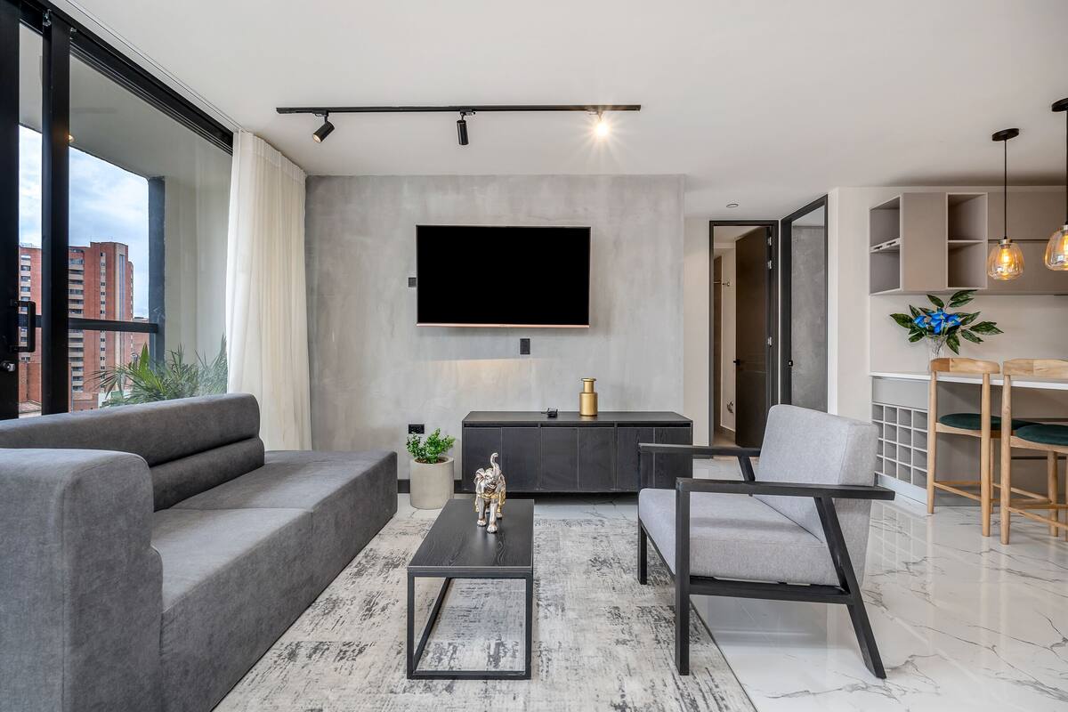 En 50-tommers smart-TV med digitale kanaler