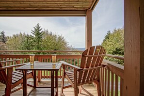 Outdoor dining - Summit 106C 3Br: Condo (Snowshoe)