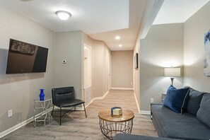 Smart TV - The Palm Flats 12! Zoo! Museums! Medical Center! ⭐️⭐️⭐️⭐️⭐️ (Houston)