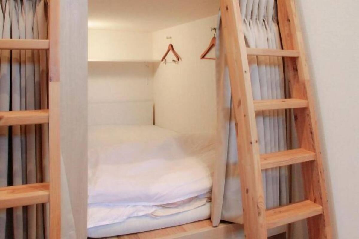 Edredón, wifi gratis y ropa de cama