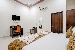 Superior Room | Desk, blackout drapes, soundproofing, iron/ironing board - Ranthambore Resort (Sawai Madhopur)