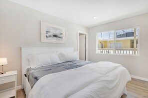 2 habitaciones, tabla de planchar con plancha y cuna de viaje 