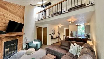 Smart TV, fireplace, stereo