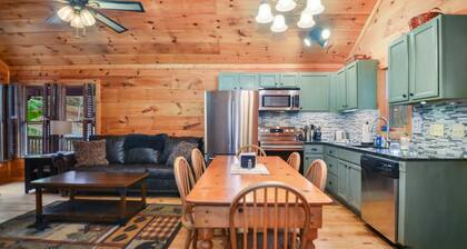 Backyard stream, Oversize Deck, close to town: Firepit, Hot tub, Games!