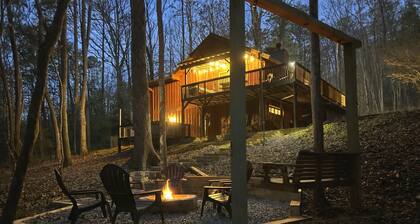 Backyard stream, Oversize Deck, close to town: Firepit, Hot tub, Games!